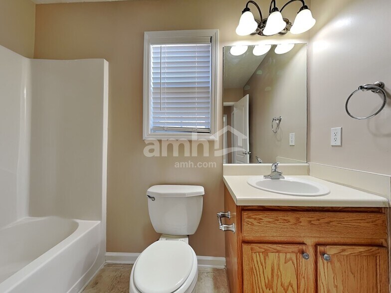 Building Photo - 76 Oak Springs Ln