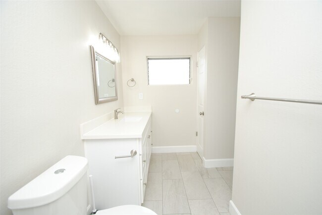 Building Photo - 2515 Yoakum Blvd