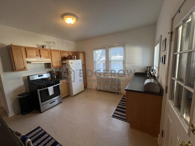 Building Photo - 1031 Tamarack Ave NW
