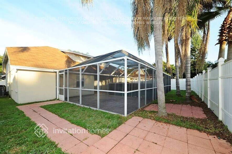 Building Photo - 8945 Bayaud Dr