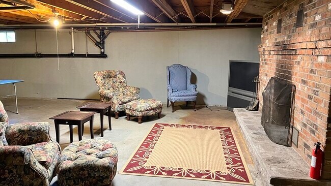 Building Photo - 191 Montgomery Rd