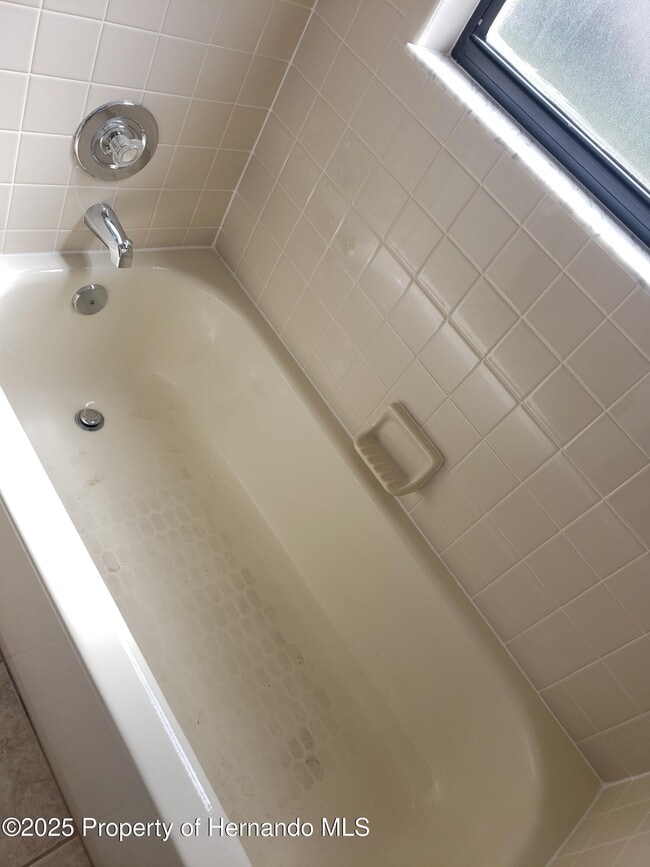 Building Photo - 7431 Flyway Dr