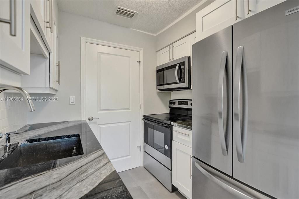 Building Photo - 902 Mandarin Isle