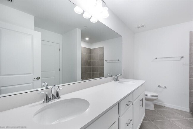 Building Photo - 14121 Heritage Landing Blvd