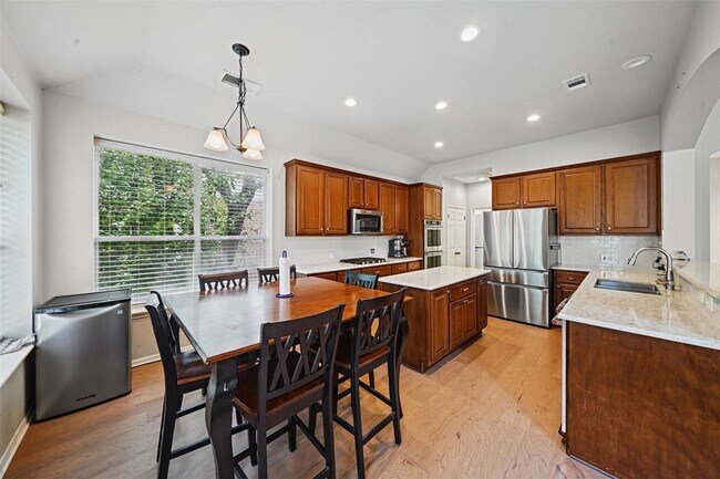 Building Photo - 1209 Horseback Hollow