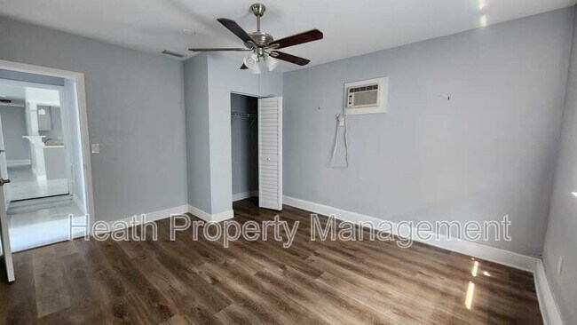 Building Photo - 2205 Calexico Way S