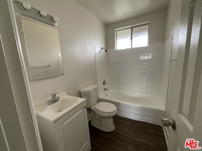 Building Photo - 501 Cedar Pl