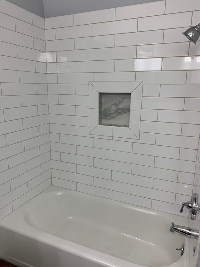 Building Photo - 4 Bedroom, 2 Bath near Pine Grove
