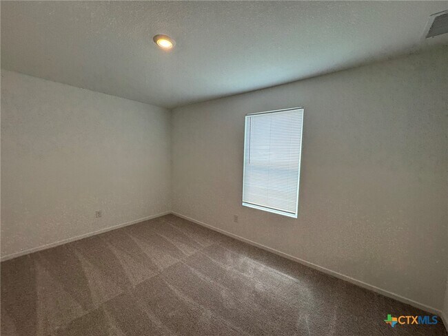 Building Photo - 205 Trinity River Holw