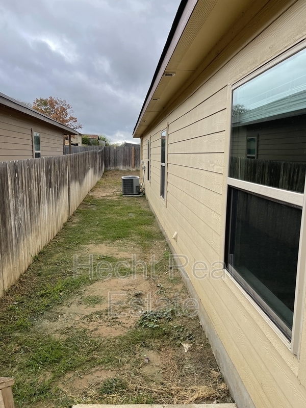 Building Photo - 217 Kaspar Way