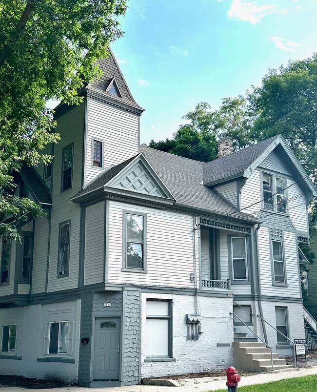 Building Photo - 2500 N Bartlett Ave