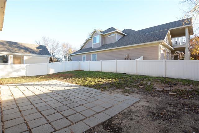 Building Photo - 1400 Oakcrest Dr