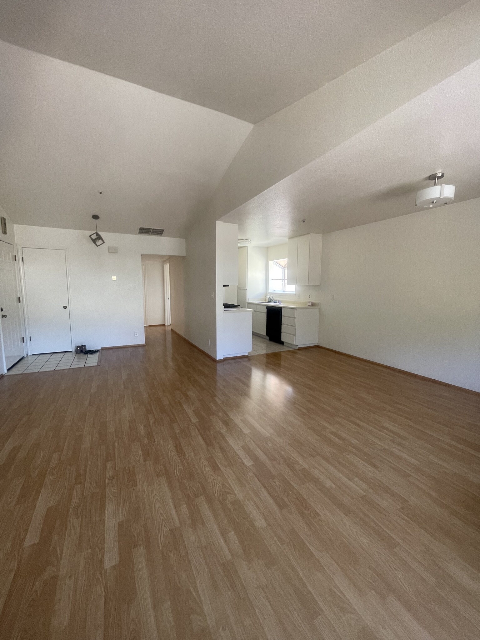 Living room - 1026 San Luis Cir