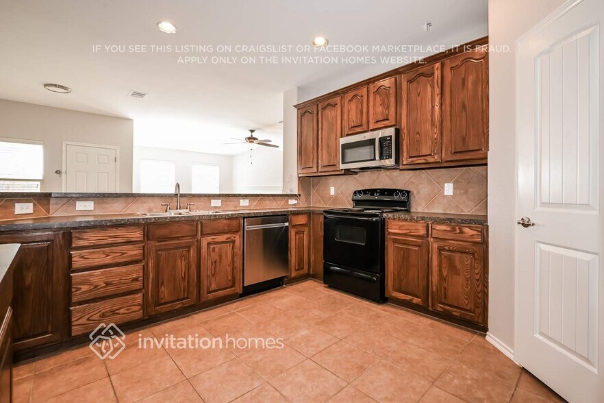 Building Photo - 2025 Colorado Bend Dr