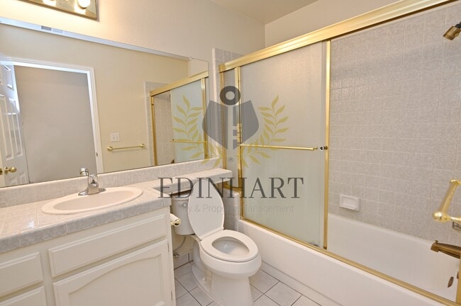 Building Photo - 6447 N Vagedes Ave