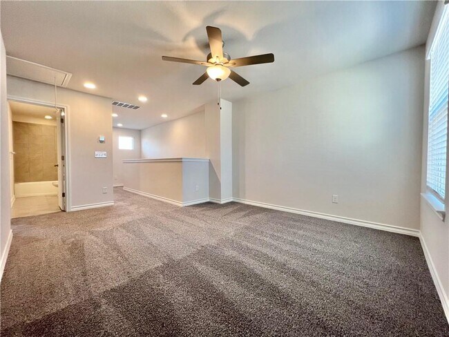 Building Photo - 704 Long Run