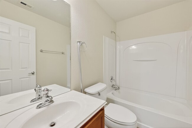 Building Photo - 827 Honeysuckle Vine Dr