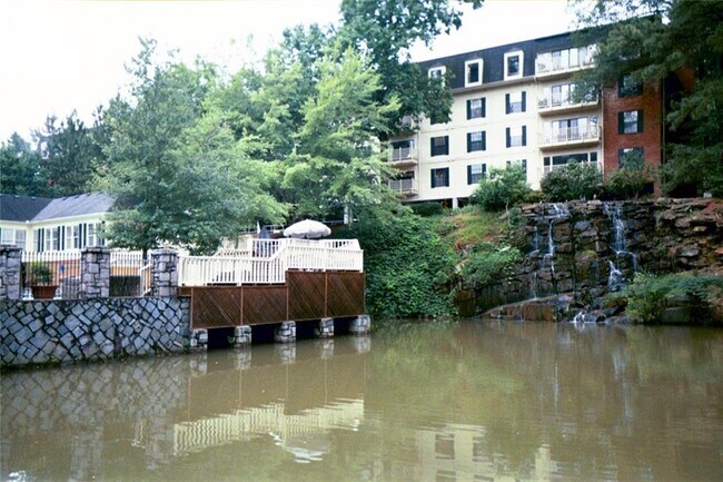Building Photo - 24105 Plantation Dr NE