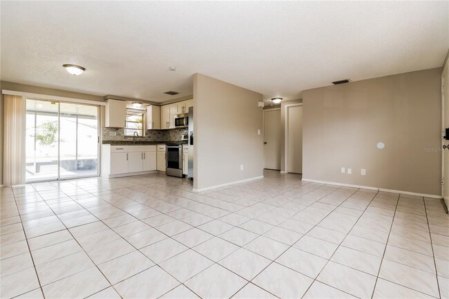 Building Photo - 2115 Harrison Dr