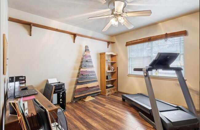 Building Photo - Charming Oak-Shaded Retreat in Woodway’s Coveted Bird Streets with Versatile Living Spaces & Work...