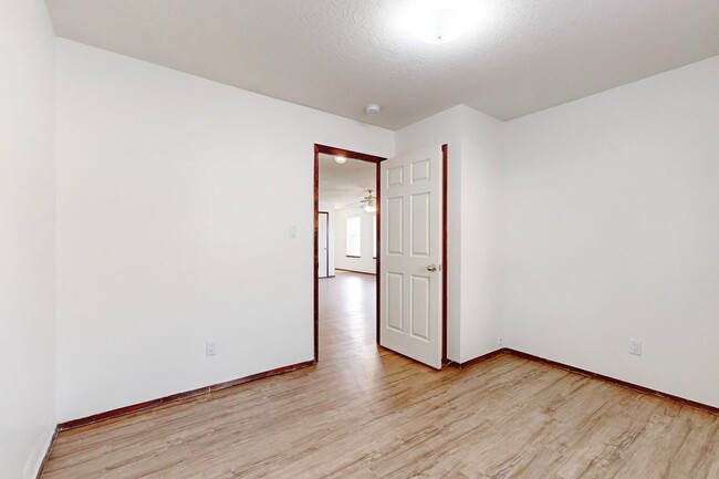 Building Photo - FOOTHILLS 3/BD 2.5/BA 2-STORY