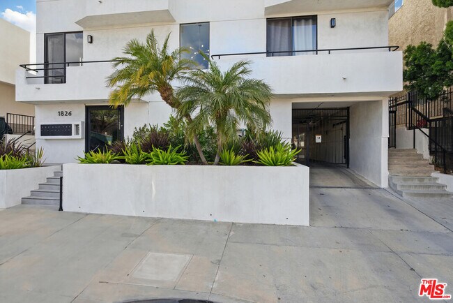 Building Photo - 1826 Overland Ave