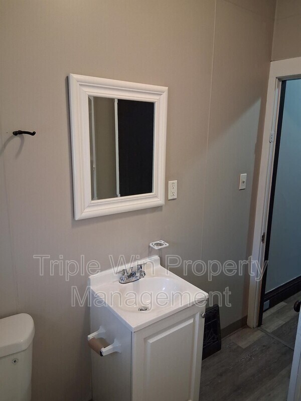 Building Photo - 4891 Hummelsheim Ave