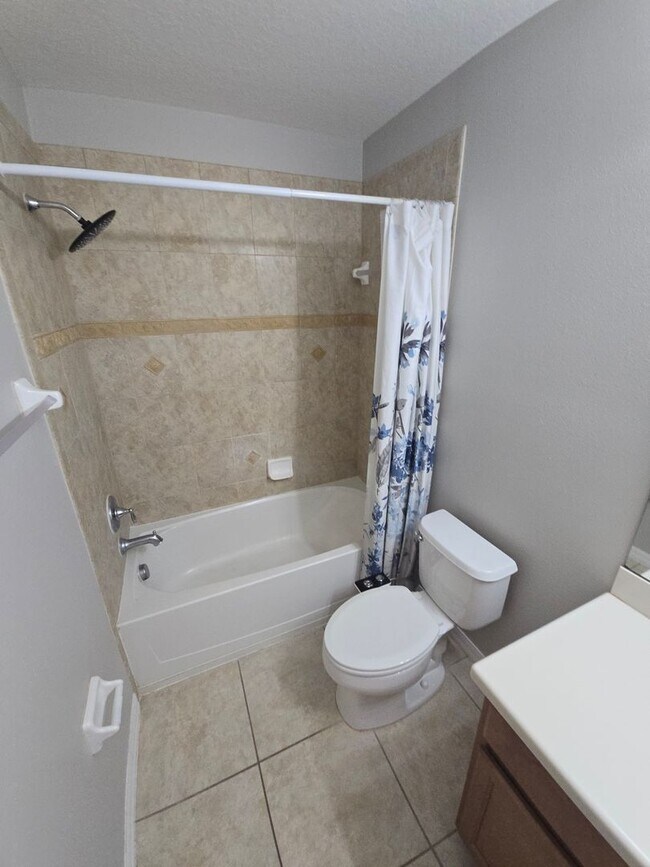 Building Photo - Modern 3 Bedroom 2.5 Bath in Gibsonton