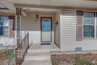 Building Photo - Charming 3-Bedroom Gem with Mid-Century Fl...