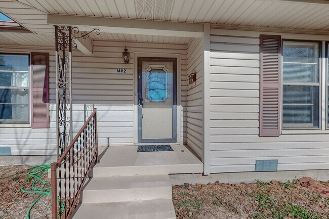 Primary Photo - Charming 3-Bedroom Gem with Mid-Century Fl...