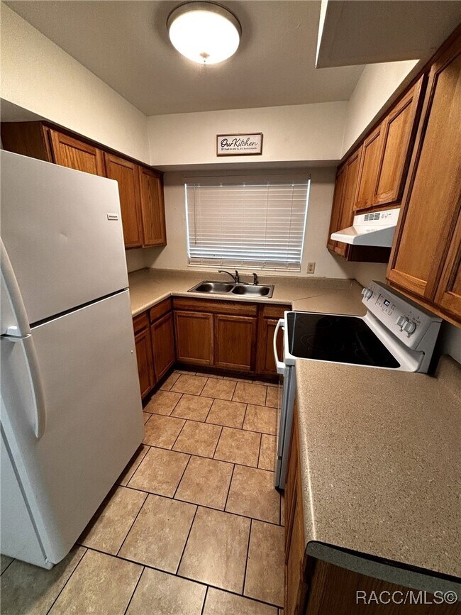 Building Photo - 728 Greenleaf Ave