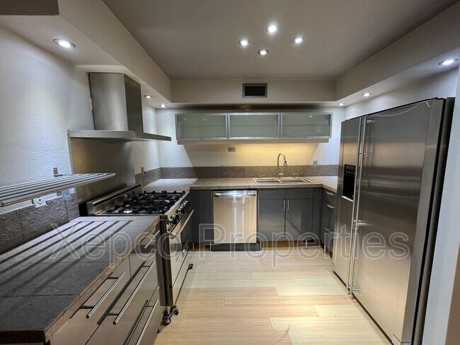 Building Photo - 2961 Sunflower Cir W