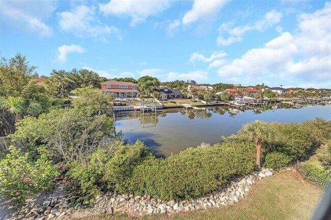 Building Photo - 4022 Rocky Shores Dr