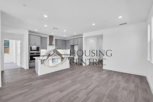Building Photo - Newer 55+ Gated SOLAR Home in El Dorado Hills for Rent