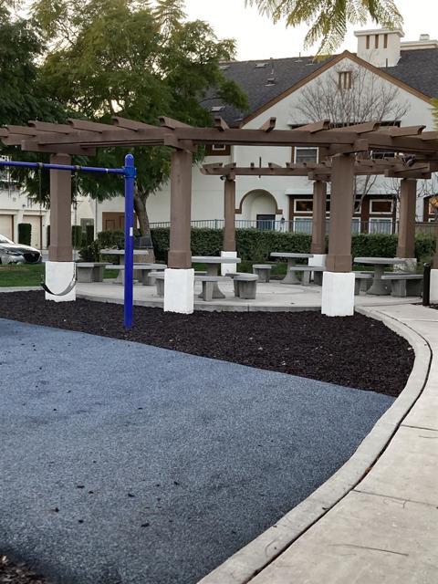 Building Photo - 16941 Meadowlark Ridge Rd