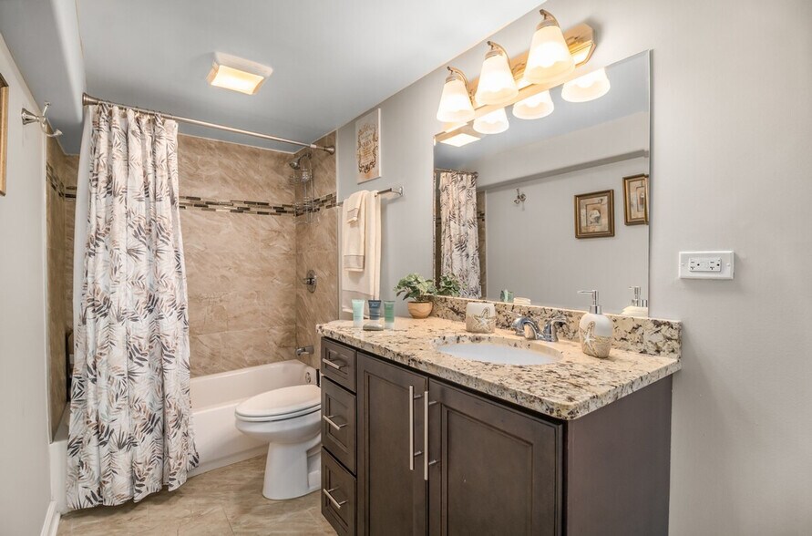 Building Photo - 3800 S Harvey Ave