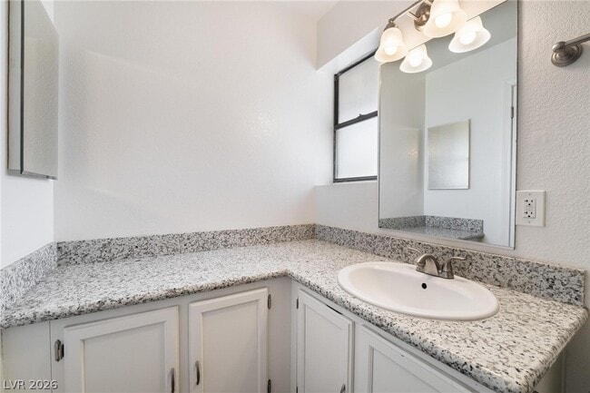 Building Photo - 3929 S Torrey Pines Dr