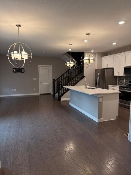 Building Photo - 23121 E Jamison Dr