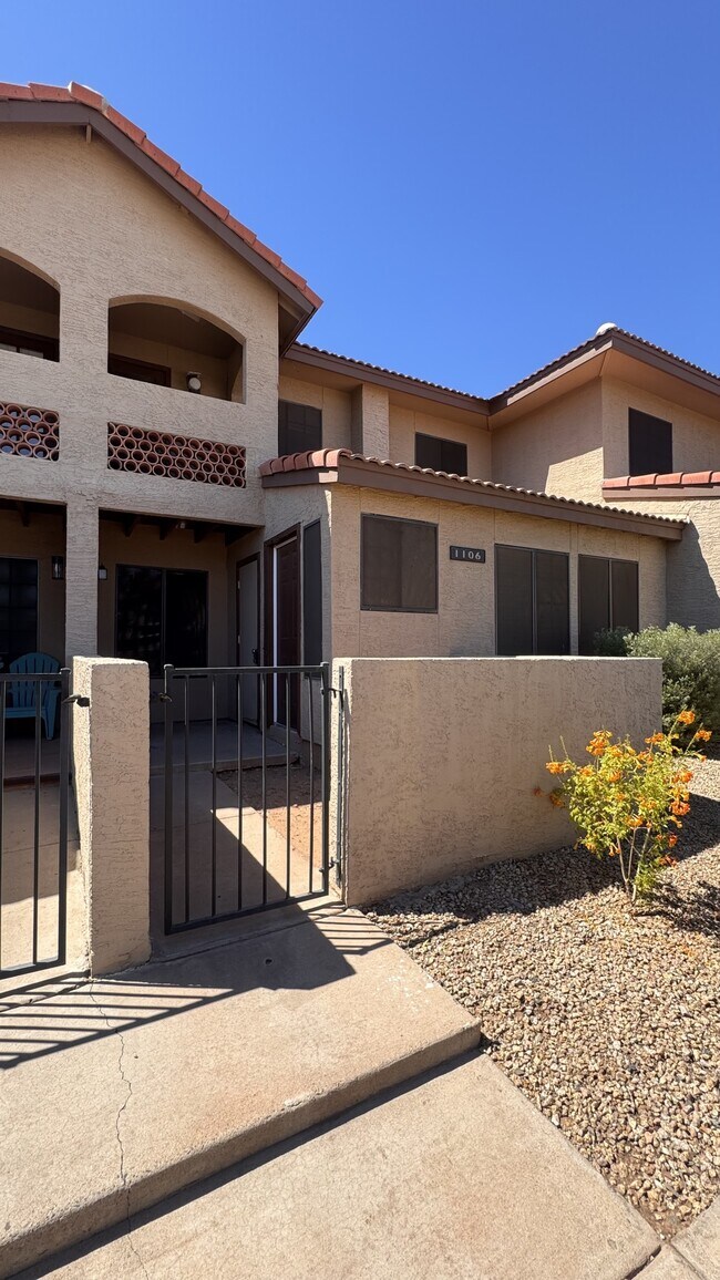 Building Photo - 8625 E Belleview Pl
