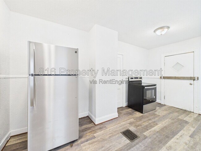 Building Photo - 5611 Olive St