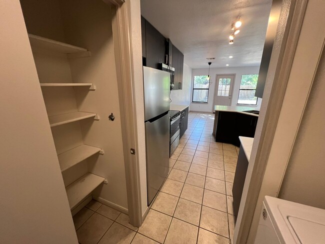 Building Photo - 9708 Sugar Hill Dr