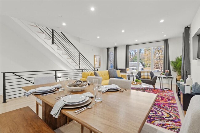 Building Photo - 1111 Dade St