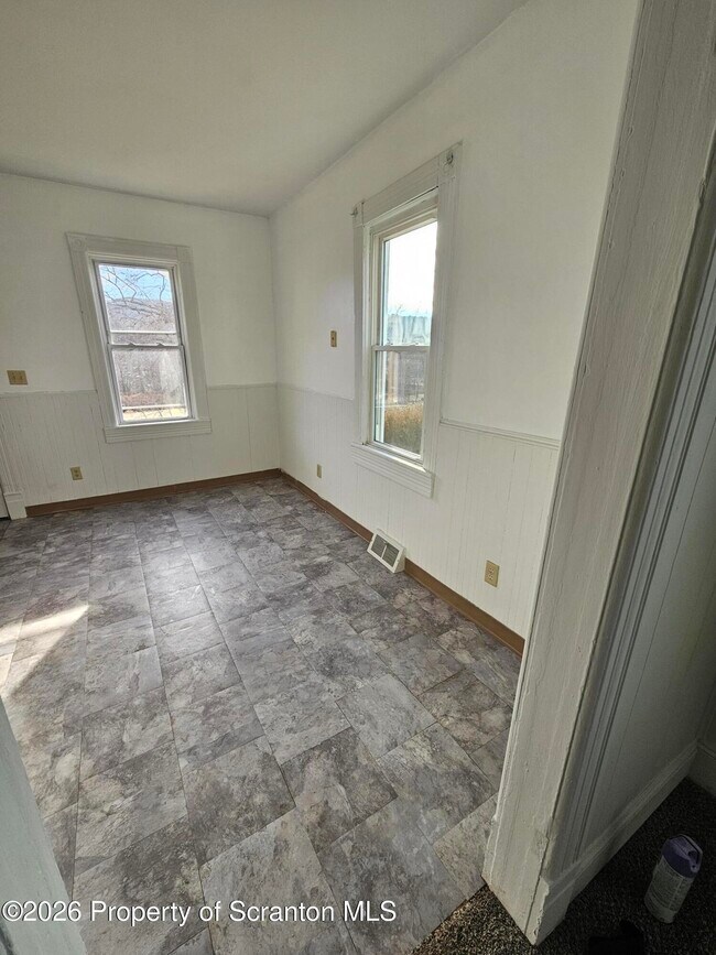 Building Photo - 1044 John Ave