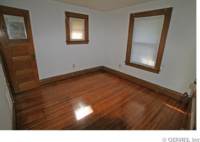 Building Photo - 27 Ravenwood Ave