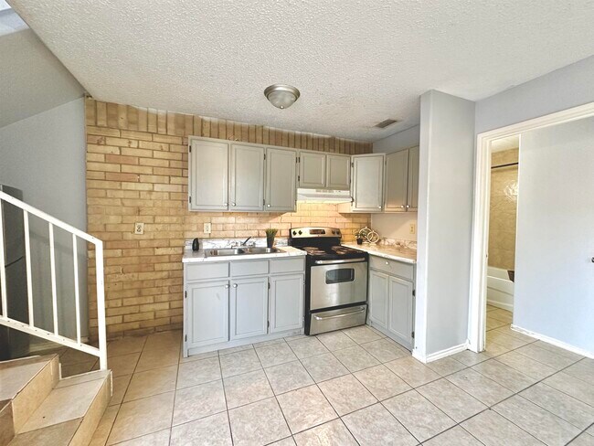 Building Photo - 311 Soria Dr