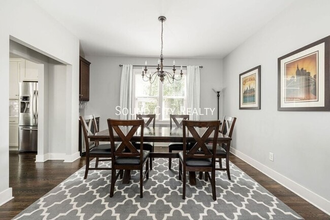 Building Photo - 606B Eastboro Dr