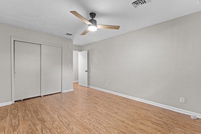 Building Photo - 3301 Marne Ave