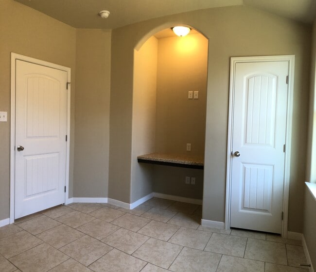 Building Photo - Amazing Like New Duplex close to Fort Hood