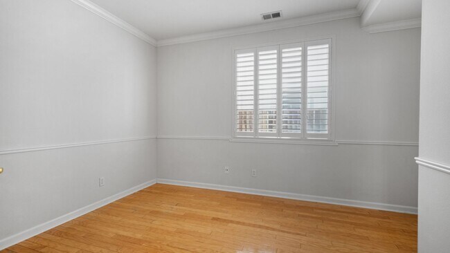 Building Photo - Rolling Hills Beauty! 4 Bedroom 3 Bath