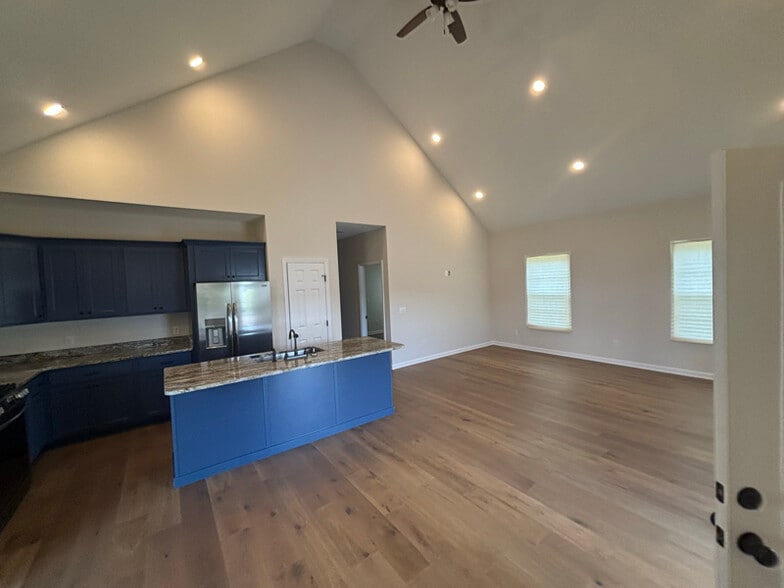 Building Photo - 210 Cherokee Dr